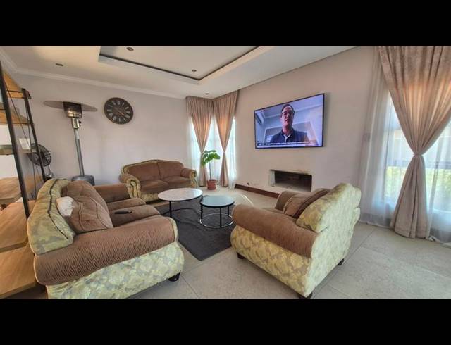 5 BEDROOM HOUSE FOR SALE IN RASLOUW GLEN